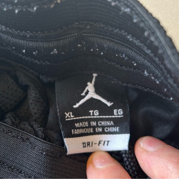 Youth Air Jordan Sports DRI-FIT shorts, size XL, black with stripe - Picture 6 of 9